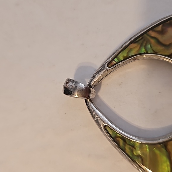 ABALONE Set in Silverstone Pendant - Picture 3 of 6